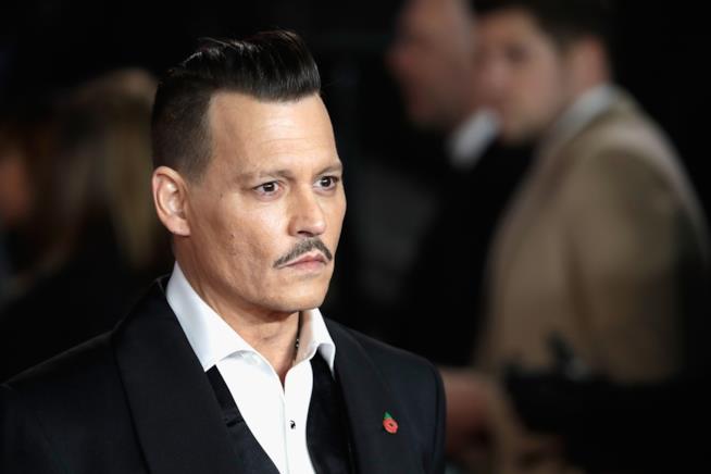 Animali Fantastici 2: anche J.K. Rowling difende Johnny Depp L'attore Johnny Depp