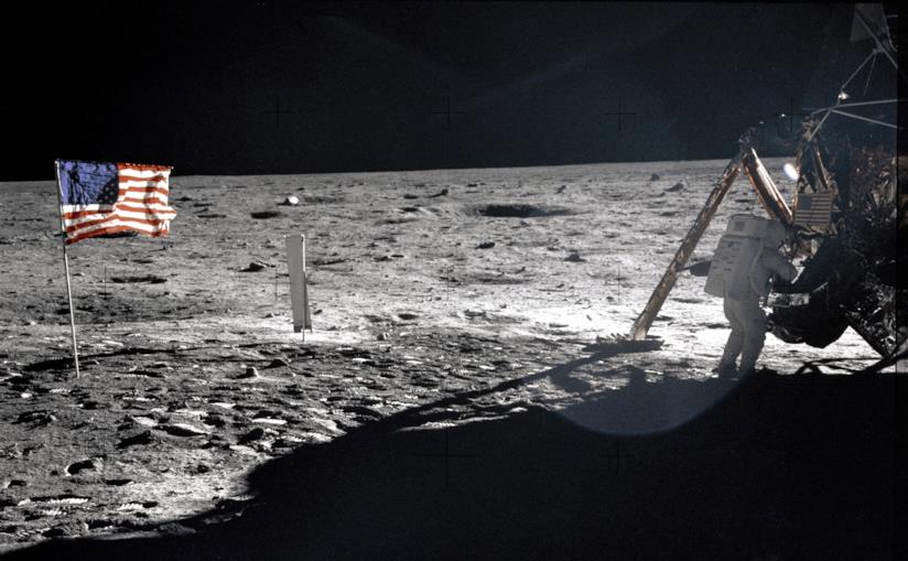 La NASA ha rilasciato un video dell'allunaggio visto attraverso gli occhi Neil Armstrong Uno scatto dell'allunaggio avvenuto il 20 luglio del 1969