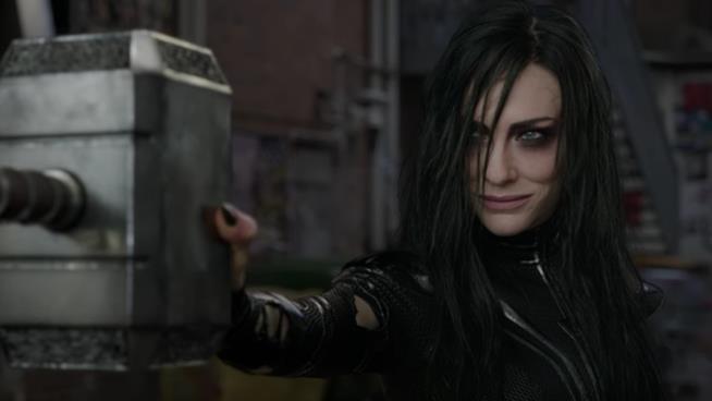 Thor: Ragnarok, Cate Blanchett è Hela nel nuovo film suo Dio del Tuono Cate Blanchett, che sarà Hela in Thor: Ragnarok, ha catturato Mjolnir a mezz'aria