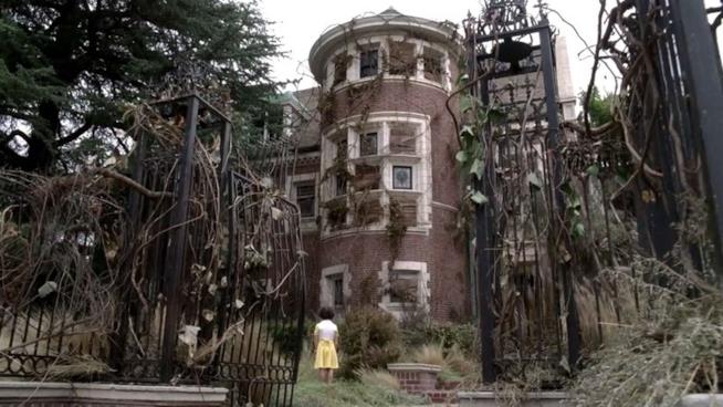 Acquistano la famosa casa di Murder House ignari del successo tra i fan La casa in American Horror Story: Murder House