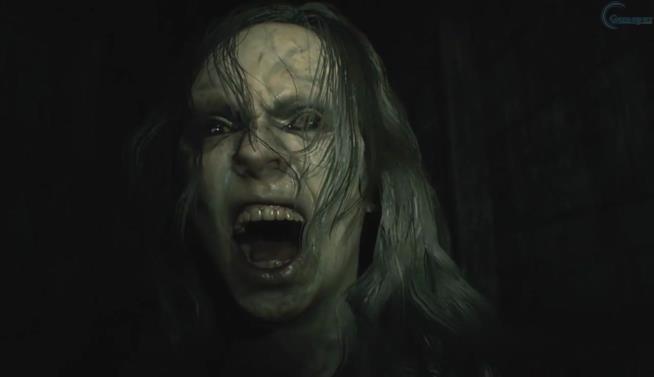 Tutti i film horror che hanno ispirato Resident Evil 7 Mia attacca il marito Ethan in una scena di RE7