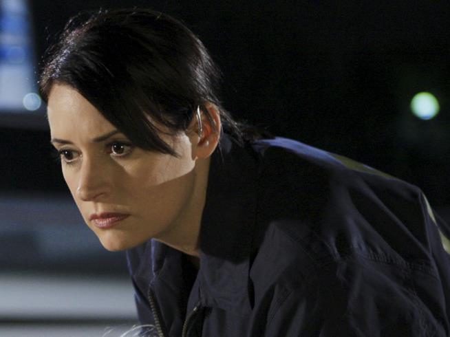Emily Prentiss tornerà n Criminal Minds come regular Emily Prentiss concentrata in una scena di Criminal Minds