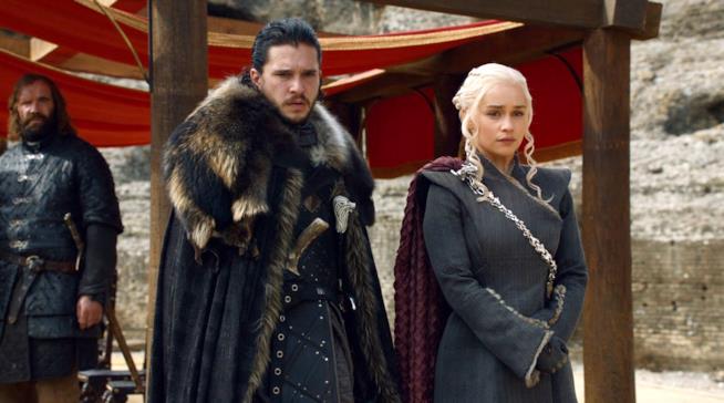 Game of Thrones: i nuovi leak anticipano la morte di un personaggio Jon Snow e Daenerys alla Dragonpit nel finale della stagione 7 di Game of Thrones
