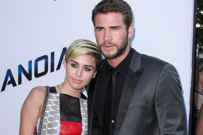 Miley Cyrus festeggia il compleano sui social in compagnia di Liam Hemsworth Primo piano di Miley Cyrus e Liam Hemsworth