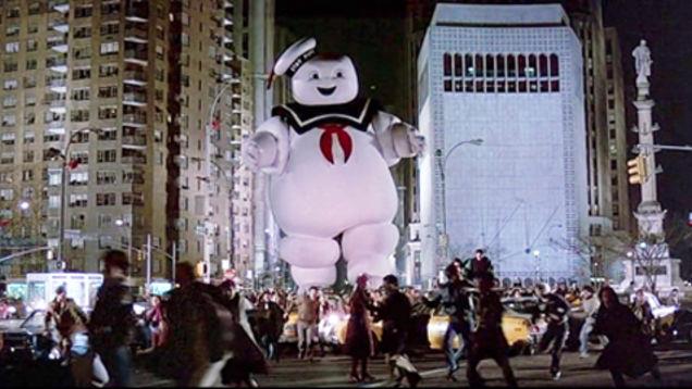 Ghostbusters 1984 - L'Uomo della Pubblicità dei Marshmallow terrorizza New York L'Uomo della Pubblicità dei Marshmallow terrorizza New York in Ghostbusters1