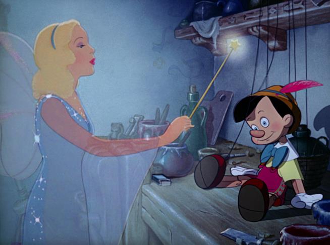 Pinocchio nell'iconico film di animazione del 1940. La famosa scena in cui la Fata Madrina da vita al piccolo burattino Pinocchio.