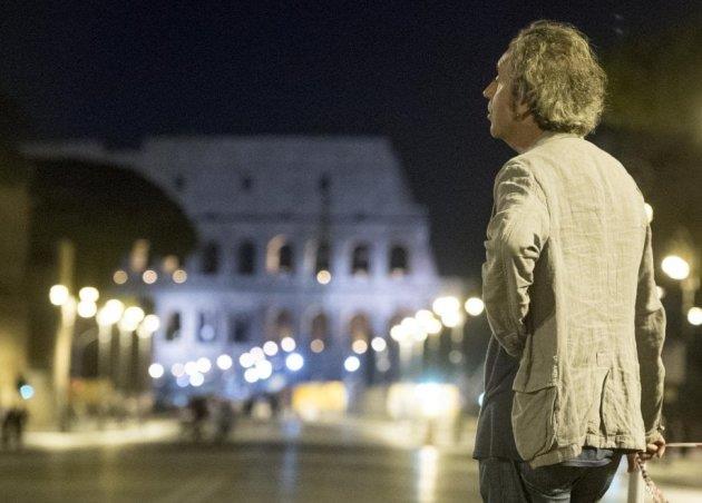 Sorrentino racconta Berlusconi in Loro, il suo nuovo film Paolo Sorrentino a Roma per le riprese di Loro