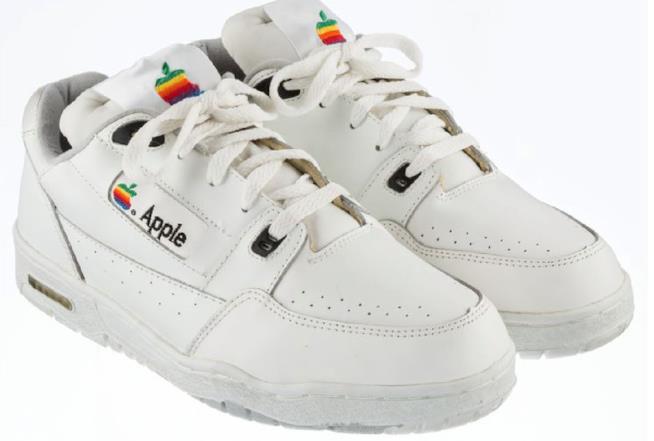 Tornano le sneaker Apple? Scarpe da tennis Apple