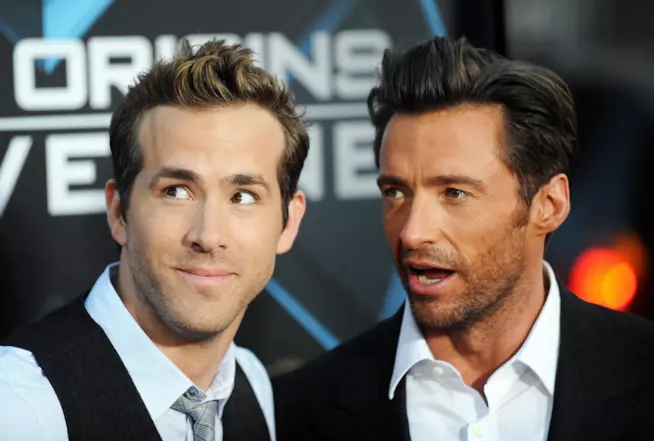 Hugh Jackman: selfie addormentato per il compleanno e gli auguri di Ryan Reynolds Ryan Reynolds e Hugh Jackman