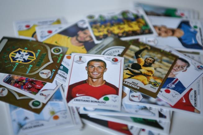 Panini: collezionista di 92 visita lo stabilimento e riceve due figurine con il suo viso Figurine calciatori