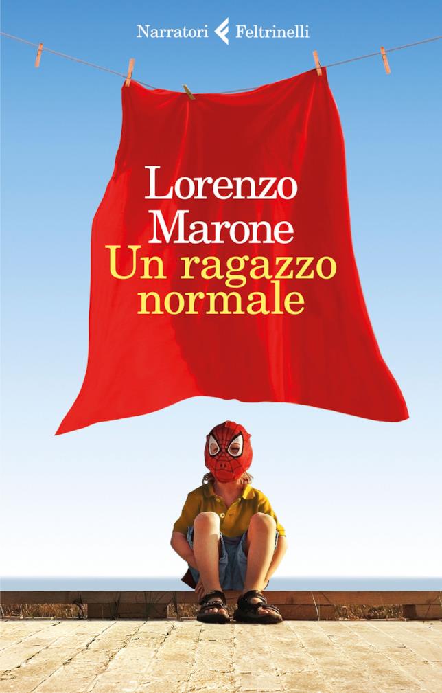 Un ragazzo normale Copertina di un ragazzo normale con un bambino con la maschera di Spider-Man