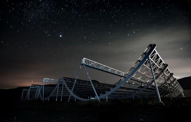 Telescopio CHIME capta misterioso segnale nello Spazio Suggestivo scatto del telescopio CHIME