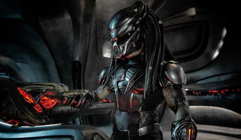 The Predator, posticipata l'uscita italiana del film di Shane Black Il Predator in una scena del film atteso per l'11 ottobre nei cinema italiani
