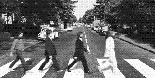 Beatles GIF dei Beatles sulle strisce pedonali