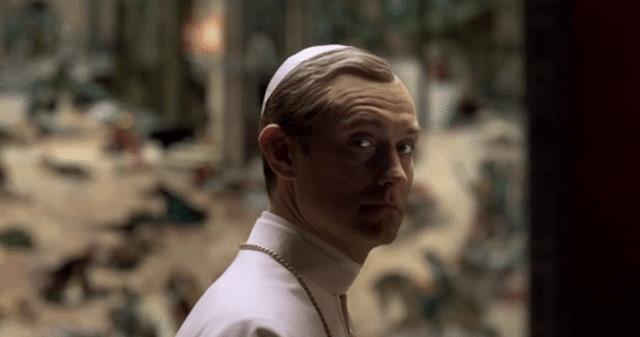 Jude Law è The Young Pope Jude Law nella sigla di The Young Pope