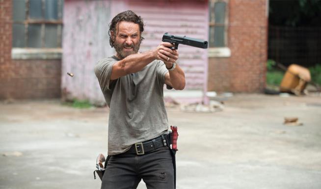 Rick Grimes in una scena d'azione di The Walking Dead Rick Grimes in un'immagine di The Walking Dead