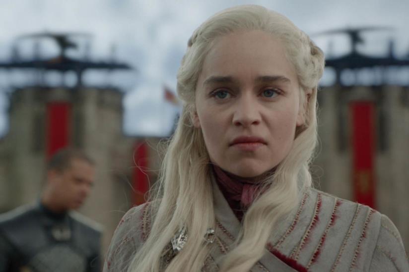 Game of Thrones 8x04: chi è morto e cosa significa Emilia Clarke nei panni di Daenerys Targaryen in Game of Thornes 8x04