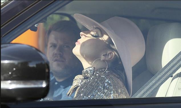 Lady Gaga a Carpool Karaoke Lady Gaga pronta a cantare in Carpool Karaoke