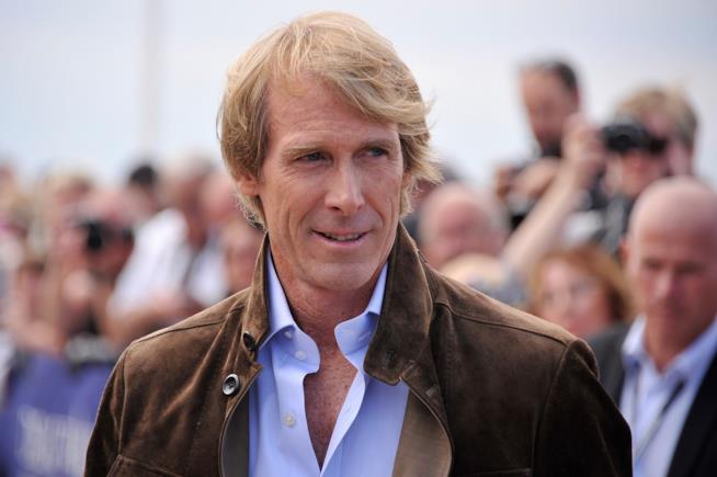 Il nuovo Autobot di Transformers 5 è una Vespa Michael Bay durante un evento di gala