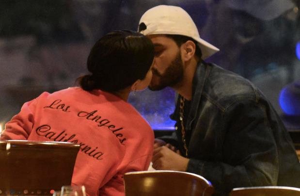 Selena Gomez e The Weeknd pronti a diventare genitori? Selena Gomez bacia The Weeknd
