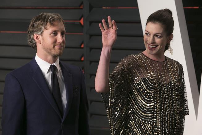 Nato il primo figlio di Anne Hathaway Primo piano di Anne Hathaway e Adam Shulman