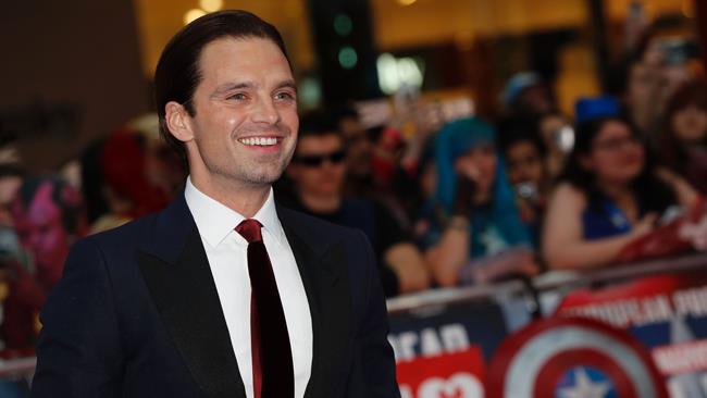 Sebastian Stan è il testimone a sorpresa (per lui) del fidanzamento di due fan Sebastian Stan alla prima londinese di Captain America: Civil War