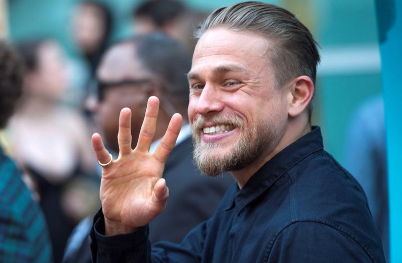 Charlie Hunnam forse ci sarà nello spin-off di Sons of Anarchy Il sorridente Charlie Hunnam, protagonista di Sons of Anarchy