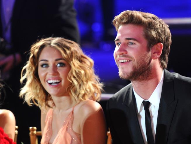 Liam Hemsworth ha ricevuto una dedica romantica da Miley Cyrus per il suo compleanno Primo piano di Liam Hemsworth e Miley Cyrus