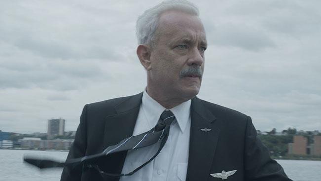La storia vera del pilota Chesley Sullenberger, che ha ispirato il film Sully Tom Hanks nei panni di Chesley Sullenberger in Sully