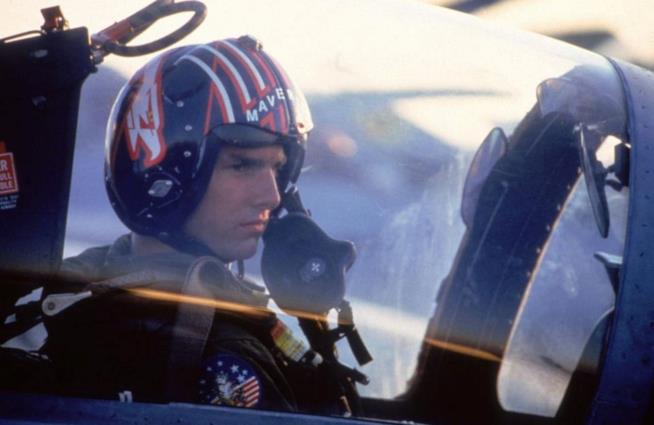 Top Gun: Maverick, le accuse a Tom Cruise da parte di alcuni ufficiali in servizio a bordo della USS Theodore Roosevelt Tom Cruise sul set di Top Gun