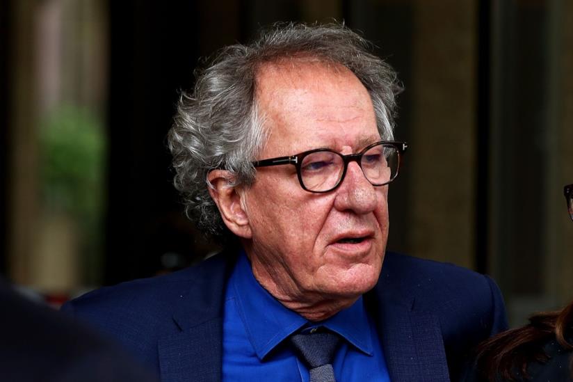 Yael Stone accusa Geoffrey Rush di comportamenti sessuali inadeguati Geoffrey Rush in primo piano