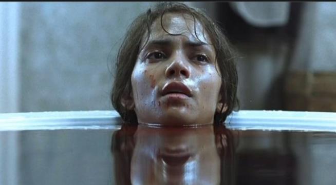 Gothika - trama e finale Halle Berry in una scena di Gothika