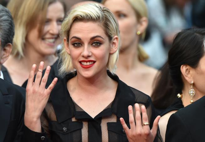 Cannes 2016, Kristen Stewart e Blake Lively sfilano sul tappeto rosso Kristen Stewart