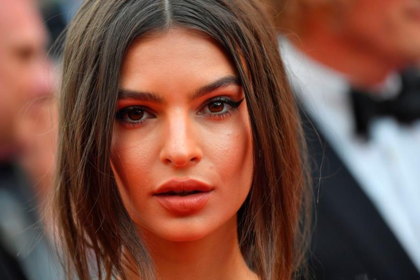 Emily Ratajkowski insieme ad Amy Schumer in I Feel Pretty Primo piano di Emily Ratajkowski