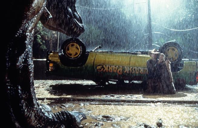 I segreti di Jurassic Park, il film del '93 diretto da Steven Spielberg Una scena del film con l'attacco del T-Rex
