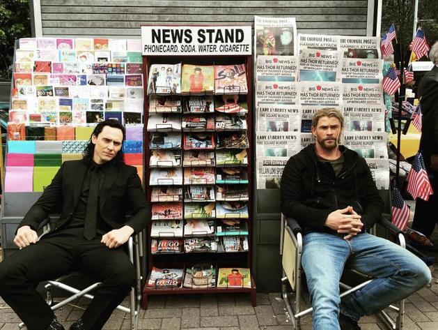 Thor: Ragnarok Thor e Loki sul set di Thor: Ragnarok