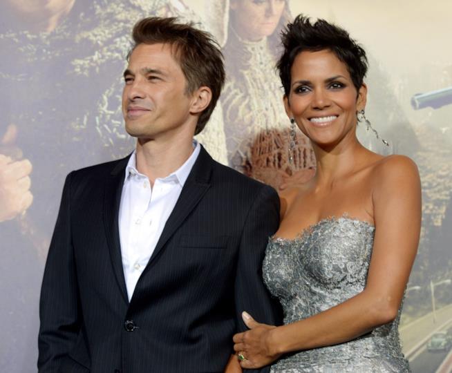 Halle Berry ha firmato i documenti per il divorzio da Olivier Martinez Primo piano di Halle Berry e Olivier Martinez