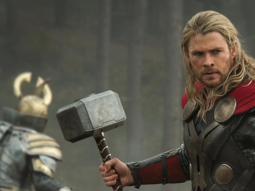 Chris Hemsworth e la foto con un koala pubblicata su Instagram Chris Hemsworth in una scena di Thor: The Dark World