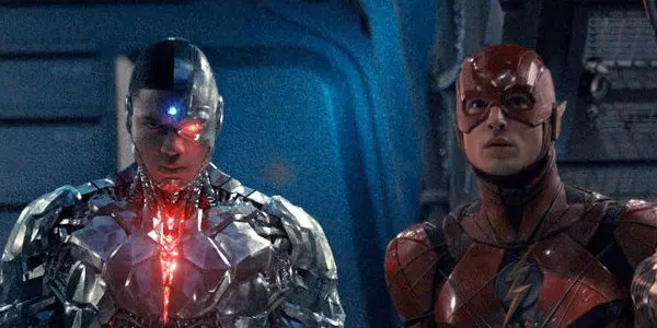 Ray Fisher e Ezra Miller: contratti in scadenza, ci saranno dei nuovi Flash e Cyborg? Ray Fisher e Ezra Miller in Justice League