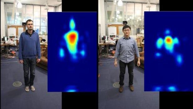 Ricercatori studiano un modo per 'vedere attraverso i muri' tramite il Wi-Fi Il dispositivo RF Capture messo a punto dal MIT in azione
