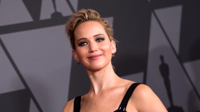 Jennifer Lawrence diventa scortese con i fan, ma è tutta autodifesa Jennifer Lawrence parla del suo rapporto con i fan