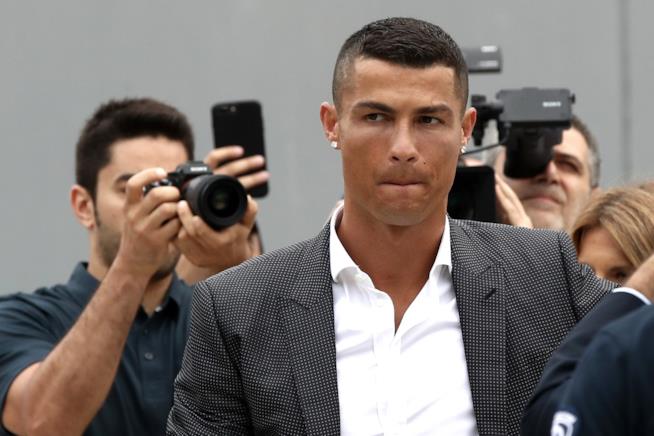 La carta igienica di Cristiano Ronaldo si vende a Napoli Cristiano Ronaldo