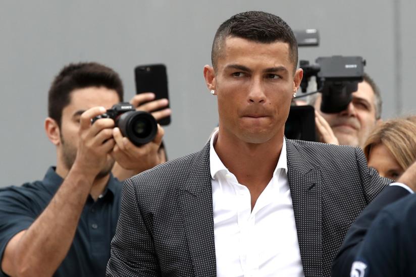 La carta igienica di Cristiano Ronaldo si vende a Napoli Cristiano Ronaldo