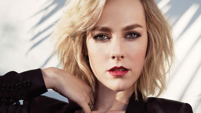 Un sondaggio di Warner Bros svela il ruolo di Jena Malone in Batman v Superman: sarà Batgirl Un'immagine di Jena Malone la nuova Batgirl di Batman v Superman