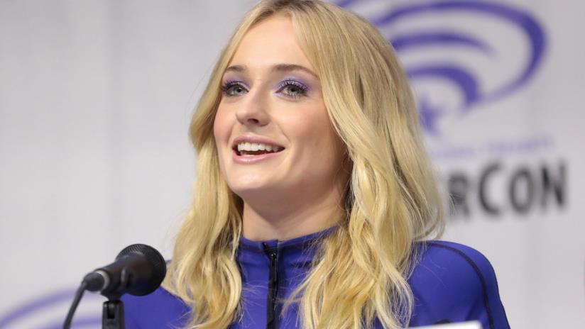 Joe Jonas e Sophie Turner diventeranno genitori Sophie Turner a un evento con stampa e pubblico