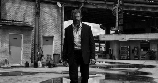 Logan, Jackman saluta Wolverine Hugh Jackman sul set di Logan - The Wolverine