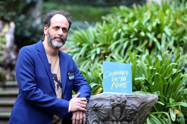 Luca Guadagnino tornerà in Italia per girare una nuova mini-serie HBO Il regista Luca Guadagnino in posa ad un'anteprima di Chiamami col tuo nome