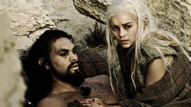 Game of Thrones 8: Jason Momoa esclude il ritorno di Khal Drogo Khal Drogo e Daenerys Targaryen nel finale della stagione 1 di GoT