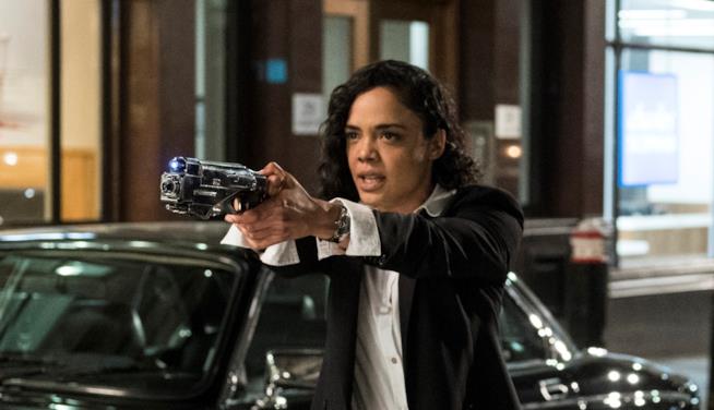 Il crossover tra Men in Black e Jump Street è stato accantonato Tessa Thompson in una scena di Men in Black: International