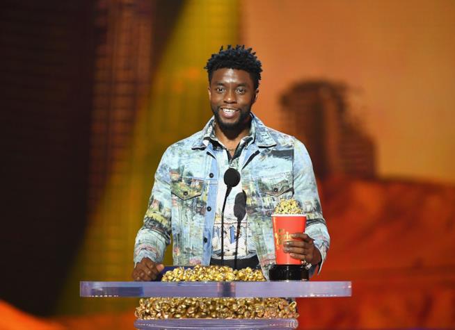 Chadwick Boseman vince come miglior attore ai MTV Movie and TV Awards 2018 Chadwick Boseman ritira il suo premio per Black Panther